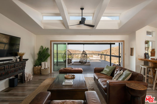 59855 Security Drive, Yucca Valley CA: https://media.crmls.org/mediaz/6434230c-c285-4506-808a-7d9ef8743e4f.jpg