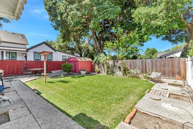1010 Monterey Street, Hollister CA: https://media.crmls.org/mediaz/64346baf-f57a-4ec4-a1e5-74153c4cc1d9.jpg