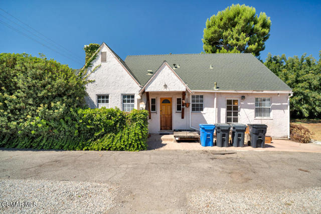 2327 Royal Avenue, Simi Valley CA: https://media.crmls.org/mediaz/64347068-20a7-459d-b88c-28d6ee1bdfaa.jpg