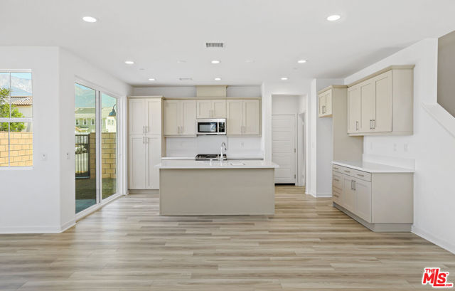 13889 Bell Way, Fontana CA: https://media.crmls.org/mediaz/64349ece-f65b-4b1e-a18c-7ceccdd4ad7c.jpg