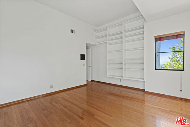3740 Multiview Drive, Los Angeles CA: https://media.crmls.org/mediaz/6435091b-2238-497d-aa53-2500b59ae0fe.jpg