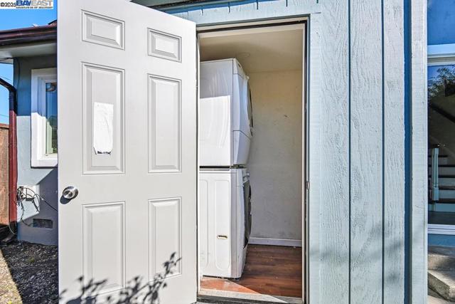 3419 Del Valle Cir, San Leandro CA: https://media.crmls.org/mediaz/64351399-e98a-4ebc-a28f-2bd3a200a3bb.jpg