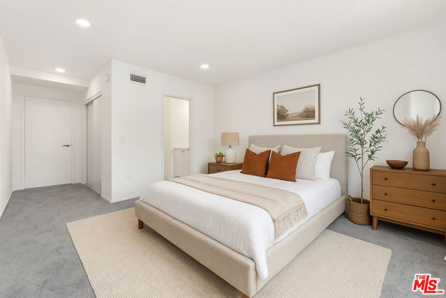 14500 Van Nuys Boulevard, 33 photo 7