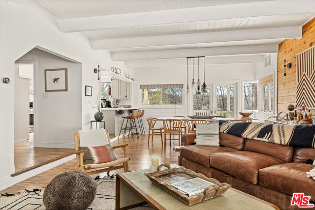 28277 Arbon Lane, Lake Arrowhead CA: https://media.crmls.org/mediaz/643595e3-30df-453c-8340-90dc939677e3.jpg