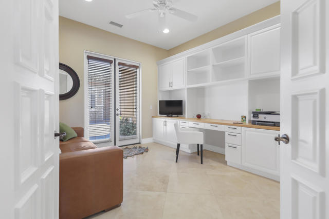 74102 Via Venezia, Palm Desert CA: https://media.crmls.org/mediaz/6435b567-87bf-4fff-9289-e138d4655b11.jpg