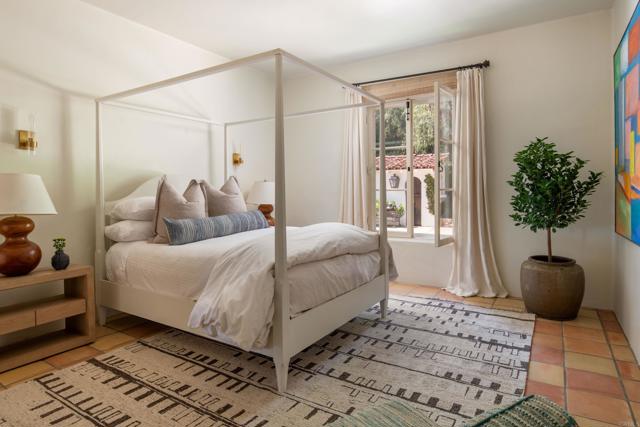 17484 El Vuelo, Rancho Santa Fe CA: https://media.crmls.org/mediaz/64364dbd-12b3-4ca4-ab77-1e0385d6889c.jpg