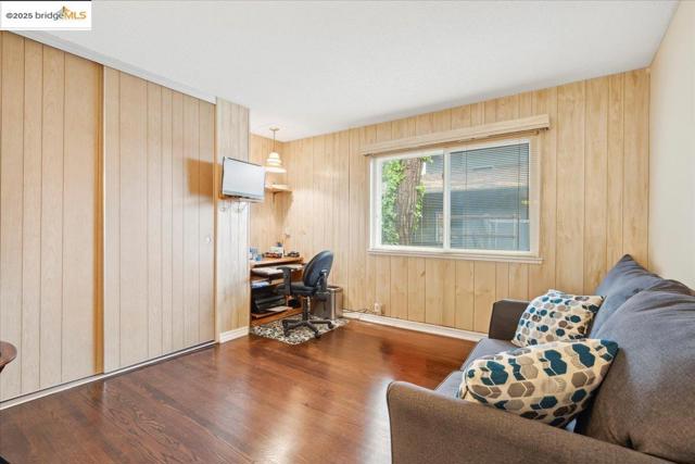 11772 Cranford Way, Oakland CA: https://media.crmls.org/mediaz/6436608d-c7d3-4228-bd8d-ff1b9475eb2a.jpg
