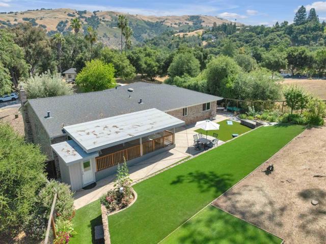 17035 Copper Hill Drive, Morgan Hill CA: https://media.crmls.org/mediaz/64367922-1d64-466e-8a2b-77198ab66b32.jpg