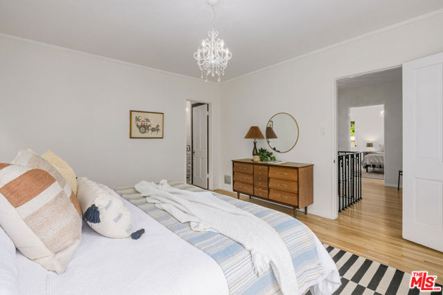 5919 Tuxedo Terrace, Los Angeles CA: https://media.crmls.org/mediaz/64368a5d-64aa-42a3-b81b-2a21d902af0d.jpg