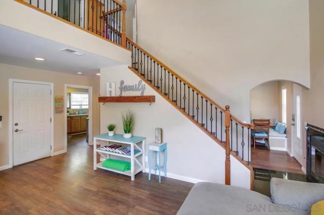 210 Frances Dr, El Cajon CA: https://media.crmls.org/mediaz/64369c81-d1db-4ab3-9a24-891de93212ec.jpg