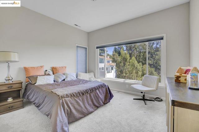 7075 Elverton Dr, Oakland CA: https://media.crmls.org/mediaz/6436a3a9-3164-4e68-bfb8-d44d0d76ce1d.jpg