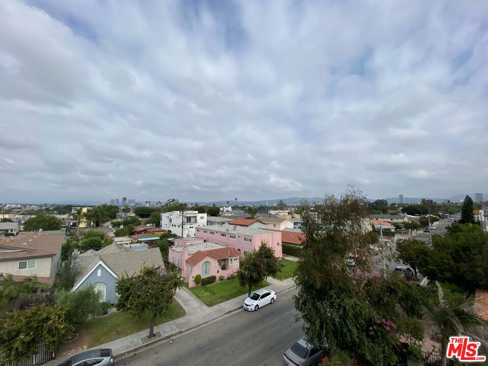 https://media.crmls.org/mediaz/64370a61-21b2-473a-8a51-b939476ff987.jpg?preset=X-Large