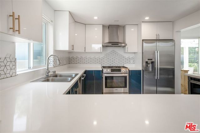 2481 S Bundy Drive, Los Angeles CA: https://media.crmls.org/mediaz/64373301-e195-4371-896a-4ae1c7789bdb.jpg