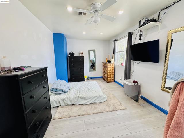 1344 64Th Ave, Oakland CA: https://media.crmls.org/mediaz/643765ab-78f0-4085-a911-9c090c0b7d43.jpg