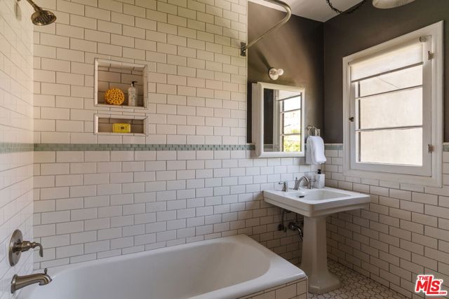463 N Greencraig Road, Los Angeles CA: https://media.crmls.org/mediaz/64377a1d-fa5b-4f96-b880-e16203e741d6.jpg