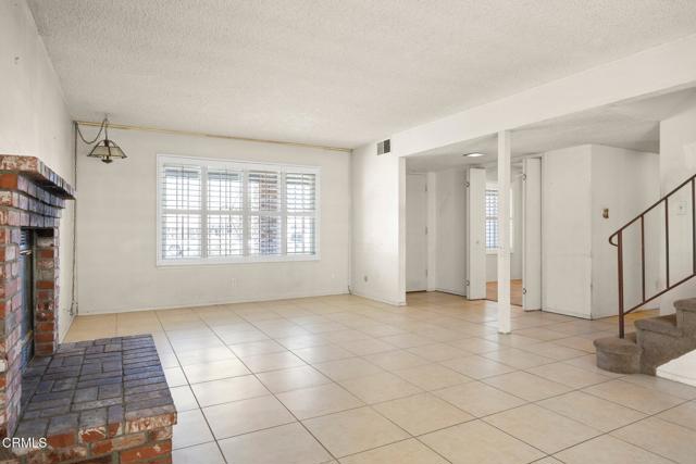 2575 Gayle Place, Simi Valley CA: https://media.crmls.org/mediaz/6437c9d1-27ce-47e4-acb3-8ead7d372335.jpg