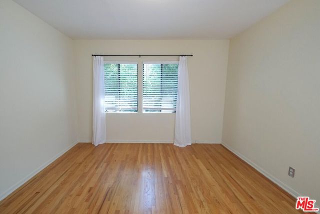 854 1/2 S Plymouth Boulevard, Los Angeles CA: https://media.crmls.org/mediaz/643893e3-ab22-44ec-976c-0be29c6aebb9.jpg