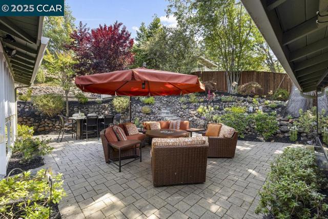 5 Kayser Ct, Walnut Creek CA: https://media.crmls.org/mediaz/6438a983-80ae-4c40-93bc-7da395a4bf5c.jpg