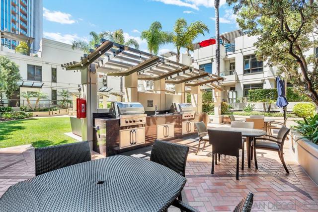 700 W E St, San Diego CA: https://media.crmls.org/mediaz/6438c738-64e4-41bc-97d2-0fb3f5de3b3b.jpg
