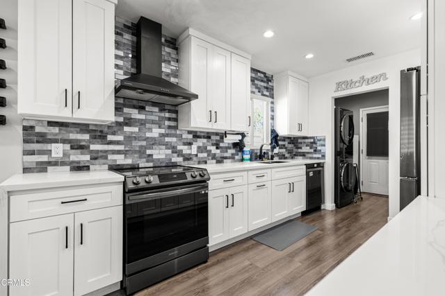 Detail Gallery Image 6 of 20 For 12827 Sylvan St, North Hollywood,  CA 91606 - 4 Beds | 3 Baths