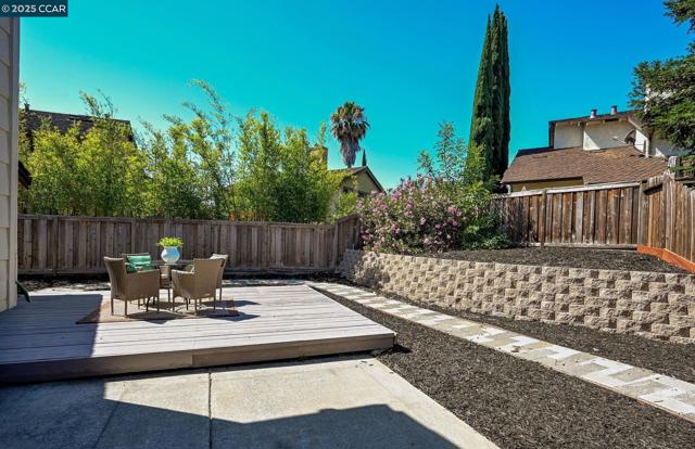 2140 Eastview Pl, Martinez CA: https://media.crmls.org/mediaz/64390ba4-6280-4bd9-bb2a-135afbcfe977.jpg