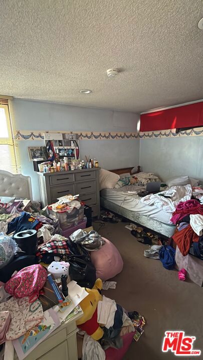 180 E Pepper Drive, Long Beach CA: https://media.crmls.org/mediaz/643923cb-6b8d-4a99-a853-22ff7b423acc.jpg