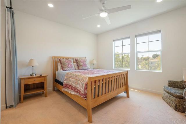 Detail Gallery Image 12 of 34 For 4366 Pacifica Way #5,  Oceanside,  CA 92056 - 4 Beds | 3/1 Baths