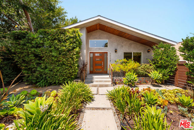 5627 Lemp Avenue, North Hollywood CA: https://media.crmls.org/mediaz/6439933d-e5b7-40ac-bdea-44d40ae74dbd.jpg