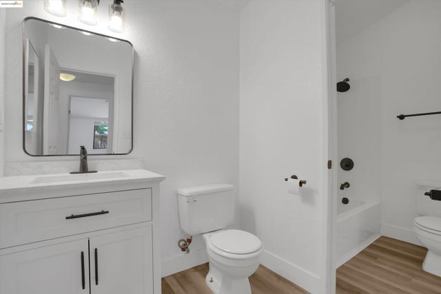 835 Villa Ter, Brentwood CA: https://media.crmls.org/mediaz/643a927c-4a97-43db-a1cb-ffd60c788511.jpg