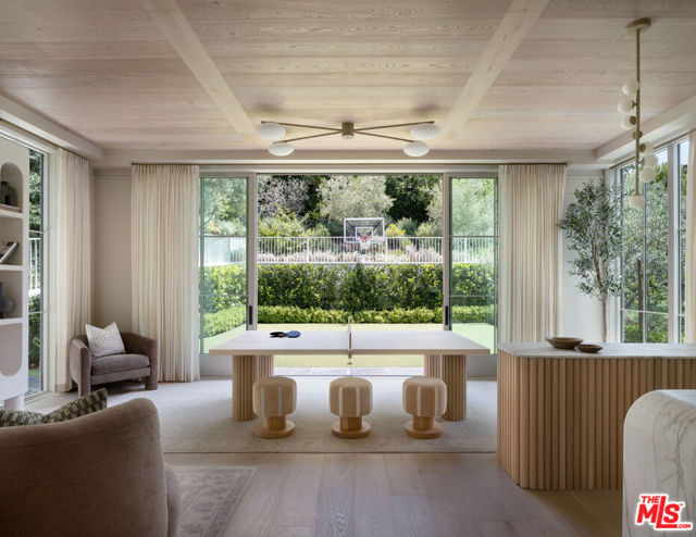 127 S Burlingame Avenue, Los Angeles CA: https://media.crmls.org/mediaz/643b1bfd-4eac-42eb-8a8f-2caaae7d6c59.jpg