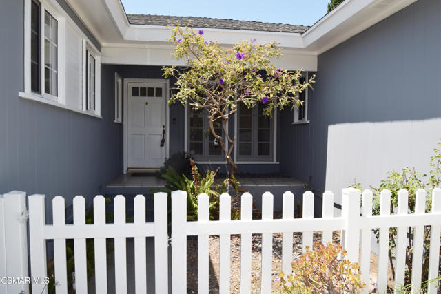 3315 S Bentley Avenue, Los Angeles CA: https://media.crmls.org/mediaz/643bd859-2465-460b-b1a1-51ce6076bca5.jpg