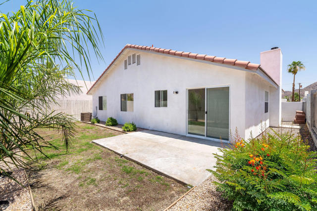 53045 Avenida Obregon, La Quinta CA: https://media.crmls.org/mediaz/643bdf94-48b4-4415-a1fe-775b820dffa6.jpg