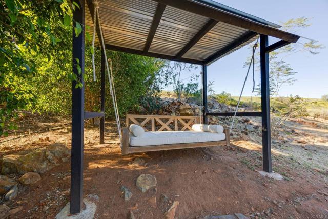 20790 Fortuna Del Norte, Escondido CA: https://media.crmls.org/mediaz/643c8cac-5759-4599-8b57-a73f53bfd1a1.jpg