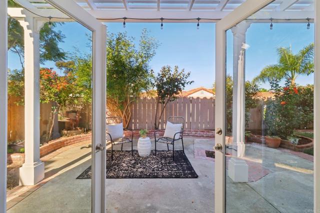 2933 Via Emerado, Carlsbad CA: https://media.crmls.org/mediaz/643d8a88-8958-4d00-b5af-8ed2a317b622.jpg