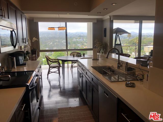 201 OCEAN Avenue, Santa Monica CA: https://media.crmls.org/mediaz/643d93ff-1382-483f-8373-36b458d37e1c.jpg