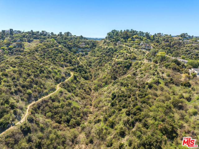 13420 Sidney Drive, Sherman Oaks CA: https://media.crmls.org/mediaz/643da4ab-8ecf-431c-8179-6d0d6d8931d1.jpg