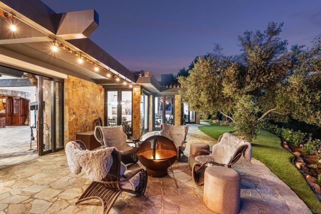 5653 Linea Del Cielo, Rancho Santa Fe CA: https://media.crmls.org/mediaz/643dbff7-8af2-4ede-813a-52e1a25f2a6e.jpg