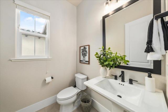 2999 Bluffs Drive, Marina CA: https://media.crmls.org/mediaz/643ef437-152b-4d32-8c0f-6f9a41511742.jpg