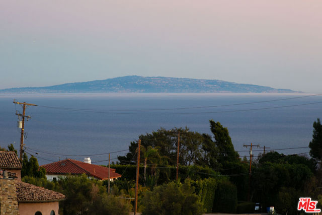 4756 Latigo Canyon Road, Malibu CA: https://media.crmls.org/mediaz/643f2854-05b1-4931-9f97-39f5483fcf2d.jpg