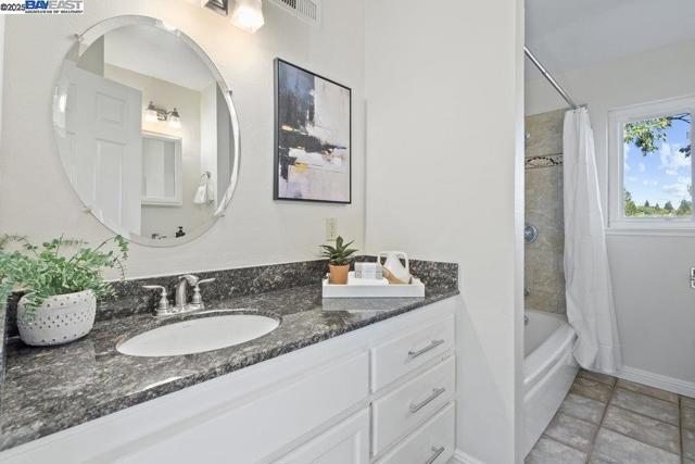6649 Waverly Rd, Martinez CA: https://media.crmls.org/mediaz/643f9ed9-b6b5-4b4a-8c4d-90aea4665ccd.jpg
