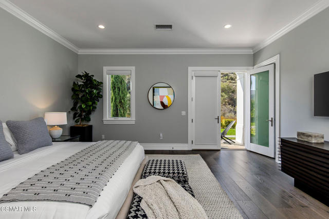 2385 Calbourne Court, Lake Sherwood CA: https://media.crmls.org/mediaz/643fe6f6-9d5b-482e-a9de-2b5b0236d32a.jpg