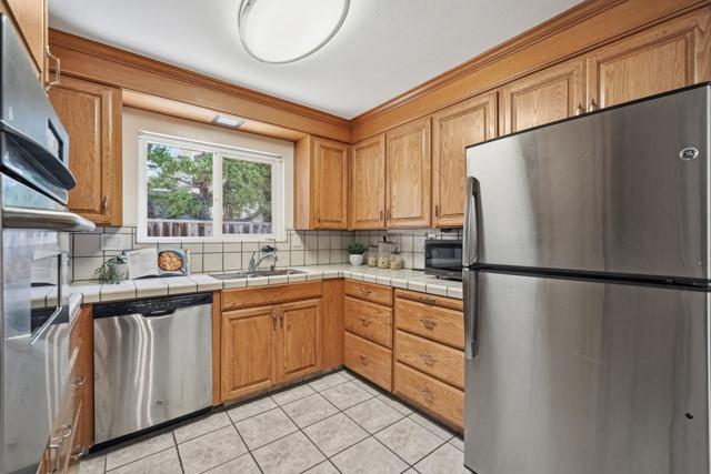 1451 Tyler Park Way, Mountain View CA: https://media.crmls.org/mediaz/643fe9e8-6bc1-48b4-b294-4616b673a456.jpg