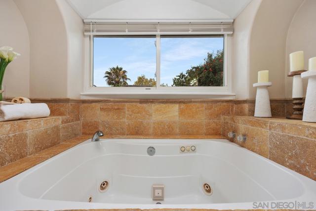 3208 Morningside Drive, Oceanside CA: https://media.crmls.org/mediaz/644049d7-bfbb-43ed-b338-1acf8a8089c3.jpg