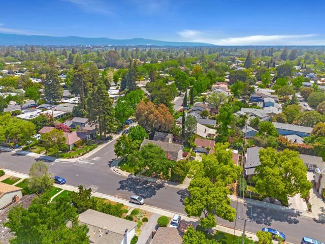 632 Saint Claire Drive, Palo Alto CA: https://media.crmls.org/mediaz/64407973-fff4-4cf1-9d5e-276a22449e01.jpg