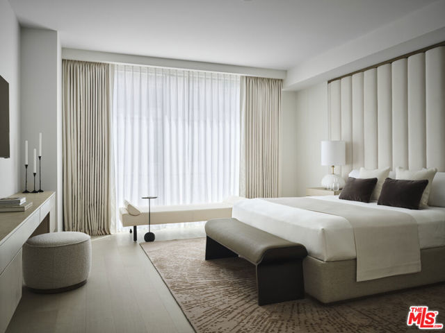 9200 Wilshire Blvd, Beverly Hills CA: https://media.crmls.org/mediaz/6440a540-8b19-473d-abdb-c029120ecd80.jpg