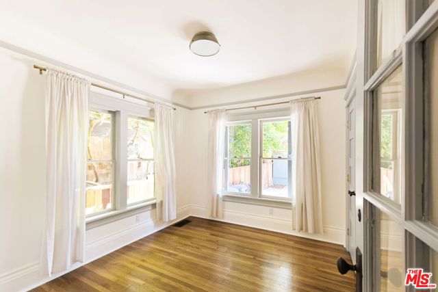 116 Roselawn Place, Los Angeles CA: https://media.crmls.org/mediaz/6440d692-ca39-4564-8b71-cbbb4bad2fd2.jpg