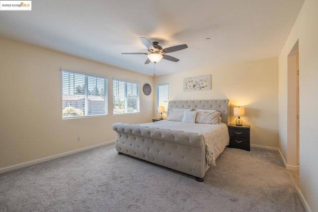 3807 Bridgemeadow Way, Sacramento CA: https://media.crmls.org/mediaz/6441bdc1-fd07-4cfb-b4c7-465c12a82fe9.jpg