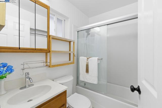 232 Longford Dr, South San Francisco CA: https://media.crmls.org/mediaz/6442a75a-1c01-4bc2-a9bd-95b8ff1ca548.jpg