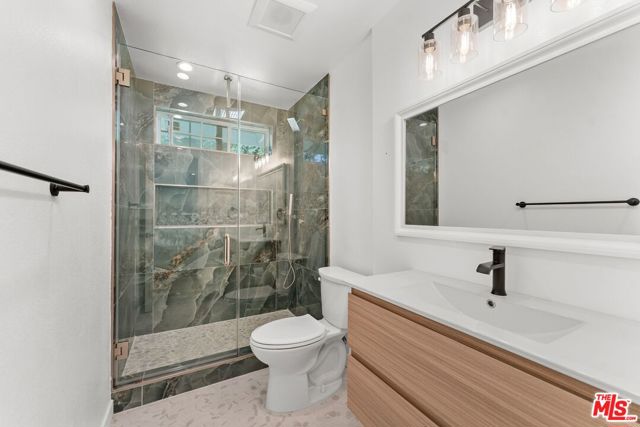 4800 Topeka Drive, Tarzana CA: https://media.crmls.org/mediaz/644341ca-7960-41b5-9ec6-20cffcd83002.jpg