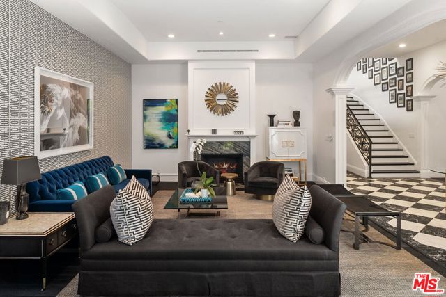 1600 Clear View Drive,  CA: https://media.crmls.org/mediaz/64436d6e-8386-45ac-9df4-0167d960b670.jpg